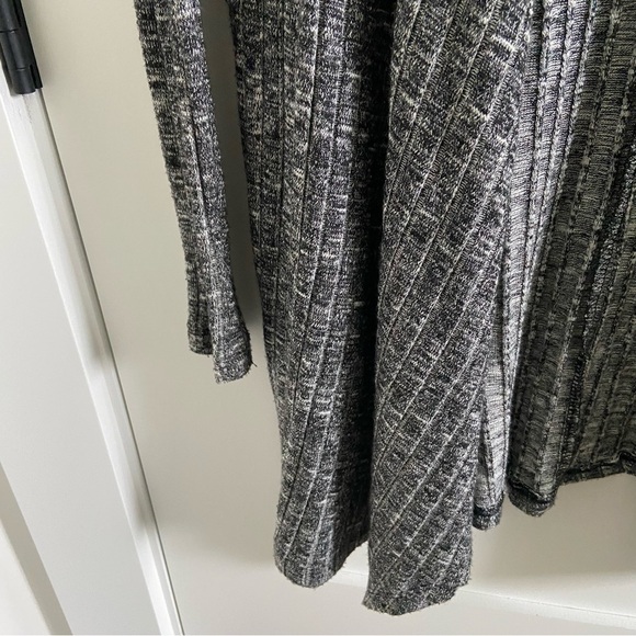 American Eagle Charcoal Ribbed Cardigan - Picture 6 of 10